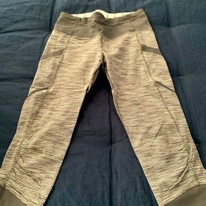 Lululemon cropped workout leggings